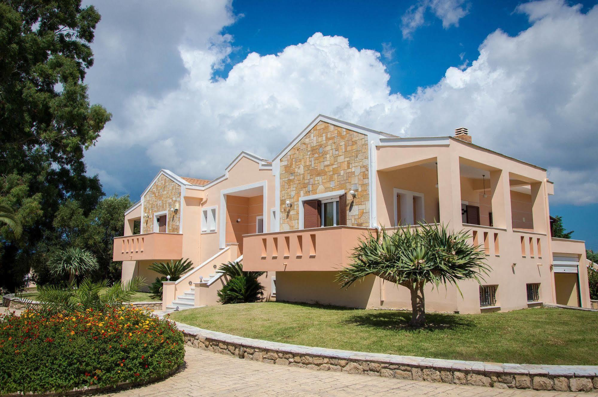 Leone Luxury Villas Kalamákion Exterior foto