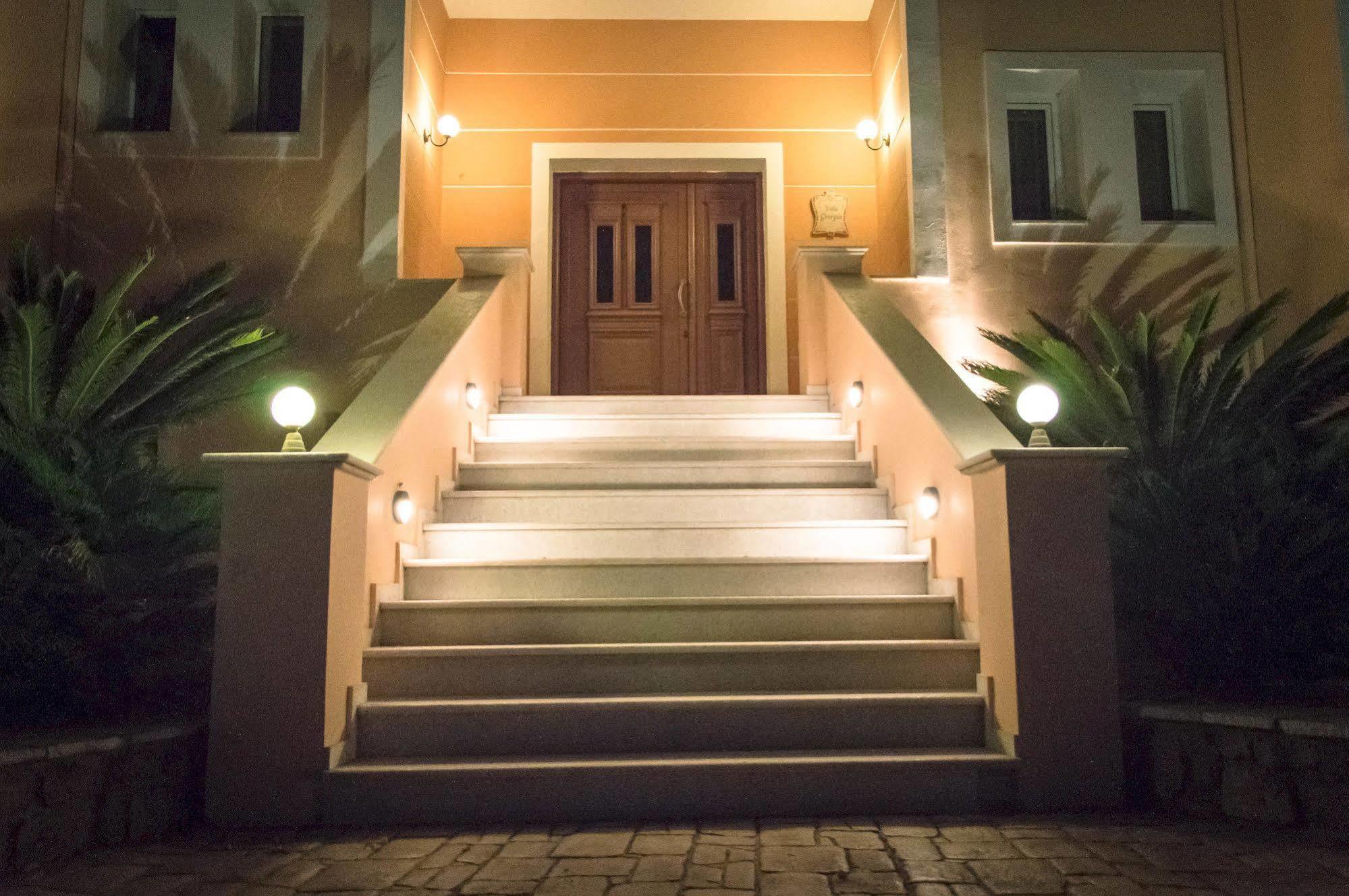 Leone Luxury Villas Kalamákion Exterior foto