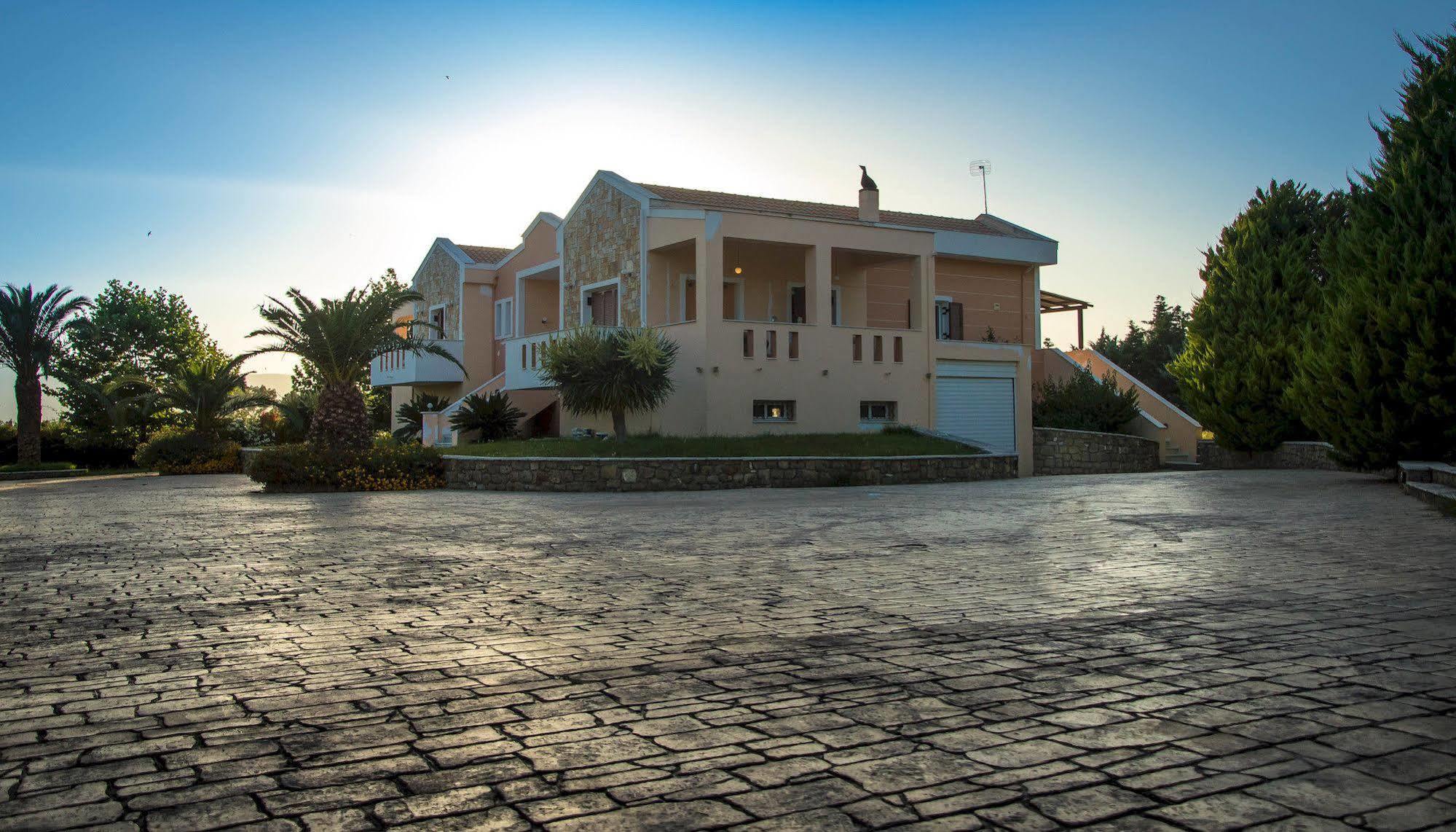 Leone Luxury Villas Kalamákion Exterior foto